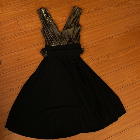 Gold dress with belt size 4 - Picture 3 of 3